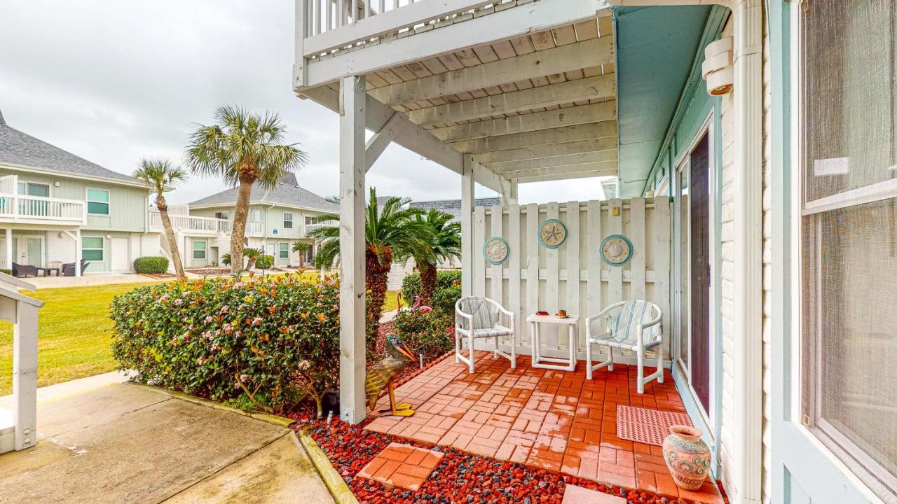 Ec134 Newly Remodeled Ground Floor Condo, Boardwalk To Beach, Shared Pool And Grill Port Aransas Exterior photo